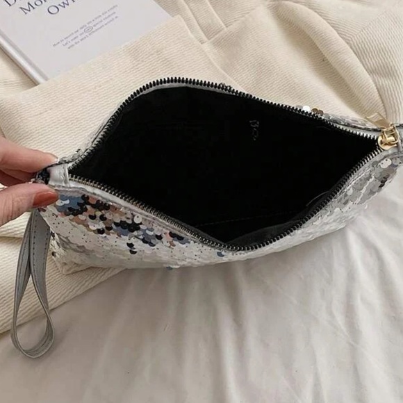 🪩 Sequins Large Clutch 🪩 - Picture 4 of 5